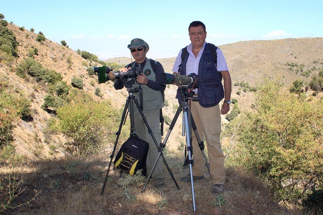 Dos fotógrafos de naturaleza descubren y catalogan una nueva laguna esteparia en Baza