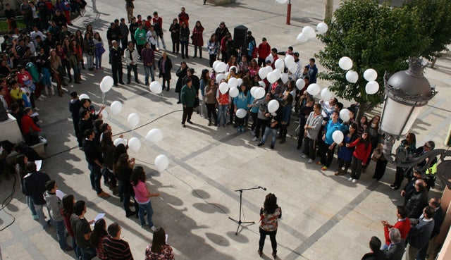 Escolares de secundaria protagonistas de los actos contra la violencia de género