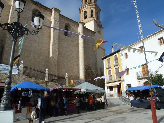 Inaugurado el Mercado de Navidad de Baza
