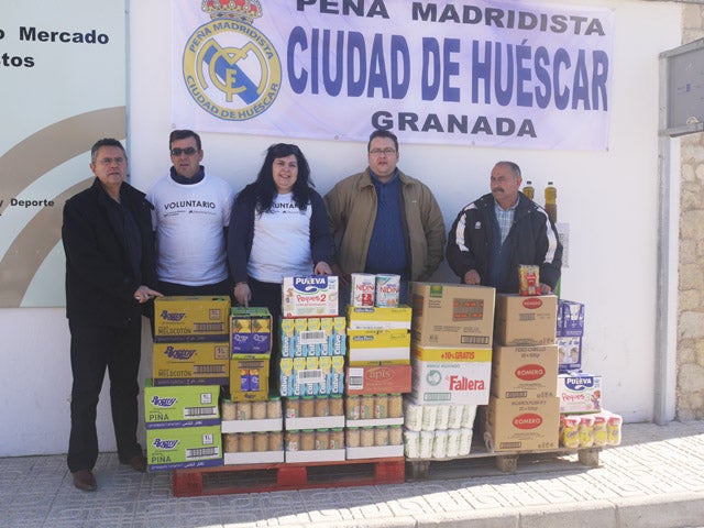 La Peña Madridista de Huéscar entrega casi mil kilos de productos al Banco de Alimentos
