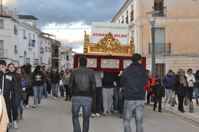 Costaleros solidarios en Baza