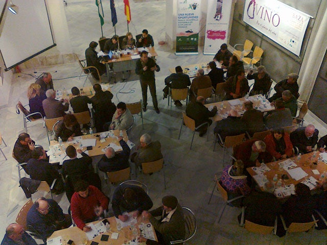 Unos 15 bodegas de Baza  participan en la jornada de mejora de sus caldos