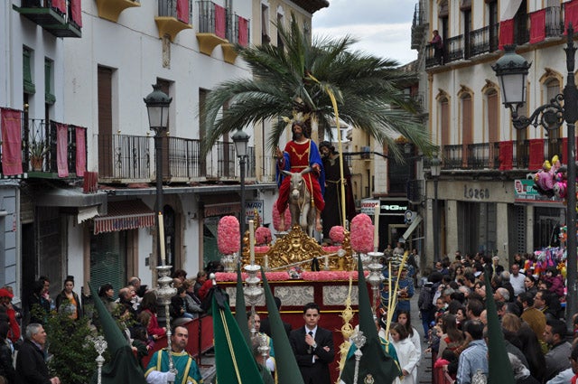 La lluvia amenaza a la procesión de Jesús de la Paz