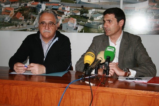 Los alcaldes de Baza y Huéscar temen una disminución de los servicios de la Agencia Tributaria en la ciudad