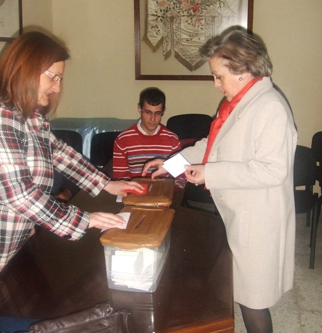 Roció Ruiz Gallego primera mujer Hermana Mayor de la Hermandad de la Virgen de la Piedad