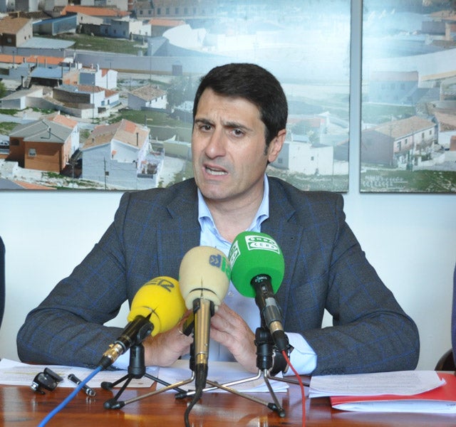 El alcalde de Baza manifiesta su preocupación ante la incertidumbre de la oficina de la Agencia Tributaria en Baza