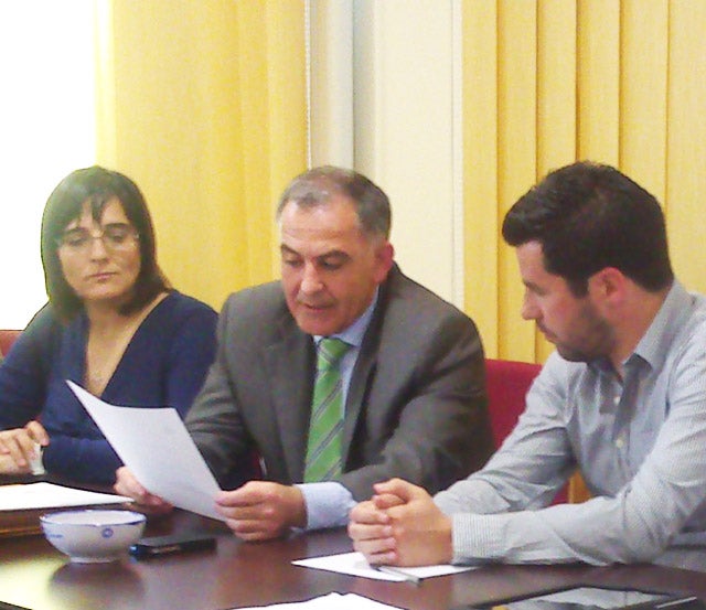 Santiago Pérez reitera el compromiso del Gobierno de España con la línea Guadix – Almendricos