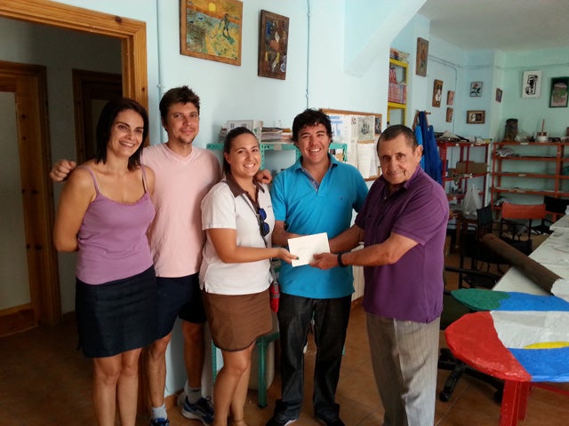 La Asociación Ad-Hoc recibe un donativo de una pareja de recién casados