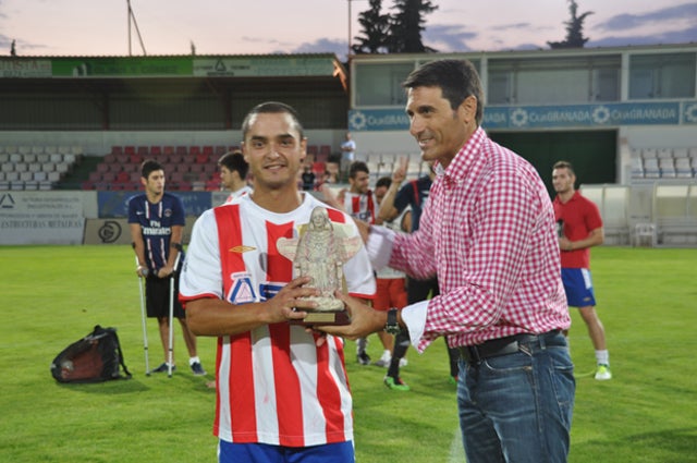 El CD Baza vence 3-0 al Comarca del Mármol y se queda su trofeo