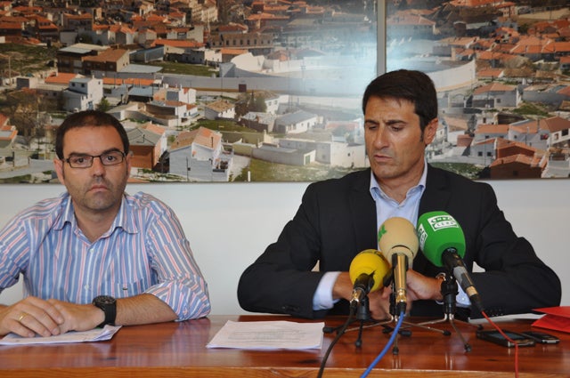 El Ayuntamiento de Baza recupera la gestión del IBI y la piscina cubierta