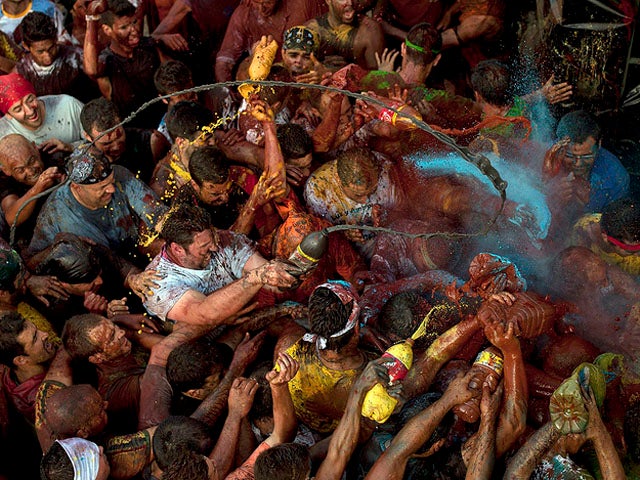El portal norteamericano "BuzzFeed" Travel  recomienda la Fiesta del Cascamorras como una de las ´23 fiestas mundiales que usted no querrá perderse´