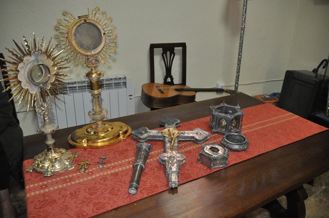 Aparecen las custodias y la cruz parroquial robadas  en la Iglesia de Santiago de Baza
