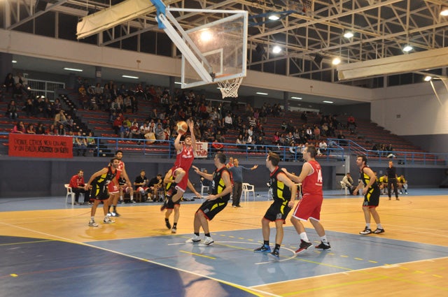 Cuarta victoria consecutiva del Meridiano Baza 83-76 al CP Peñarroya