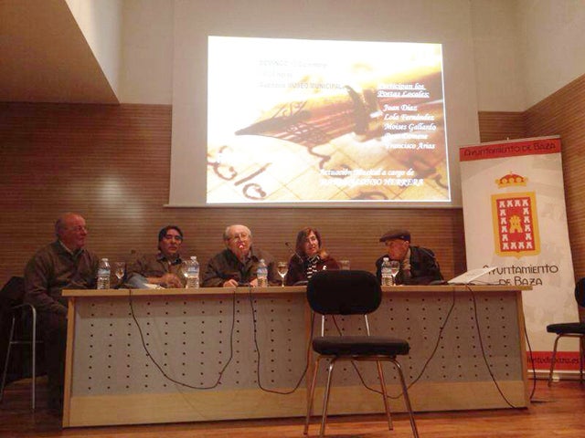 Rafael Guillén encandila al público en el Recital de Poesía de Baza