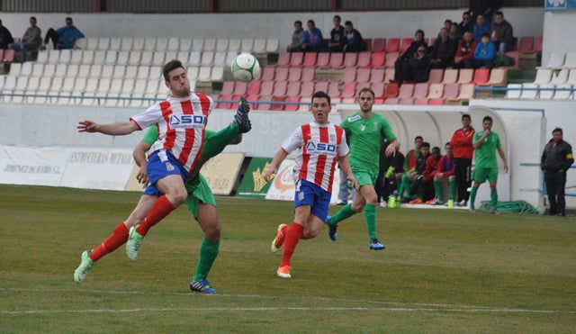 Baza y Huetor Vega empatan a un gol un partido muy competido