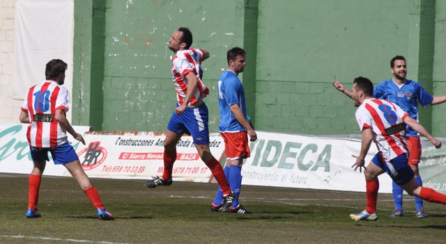 El Baza remonta y gana en la prolongación al Roquetas
