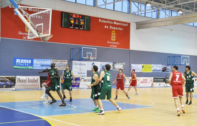 El Meridiado Baza muy flojo en defensa pierde ante el Cazorla 75-83
