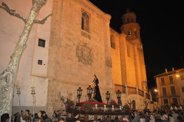 Nuestro Padre Jesús del Rescate desfila con solemnidad por las calles de Baza