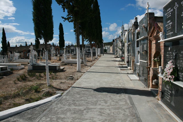 El Ayuntamiento elimina barreras arquitectónicas en el cementerio