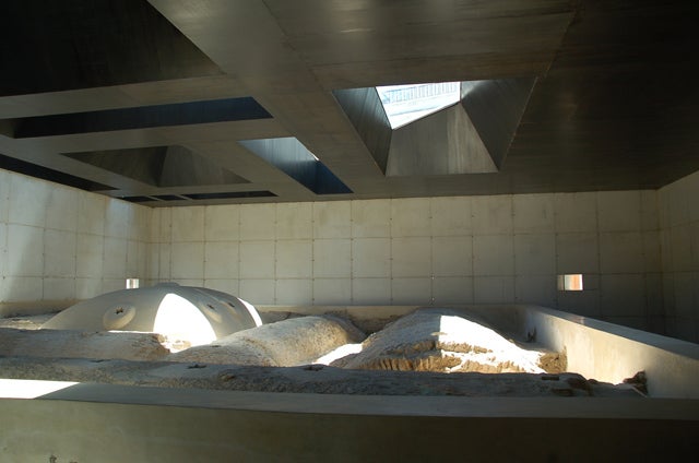 El director general de museos se interesa por las necesidades de las instalaciones culturales  de Baza