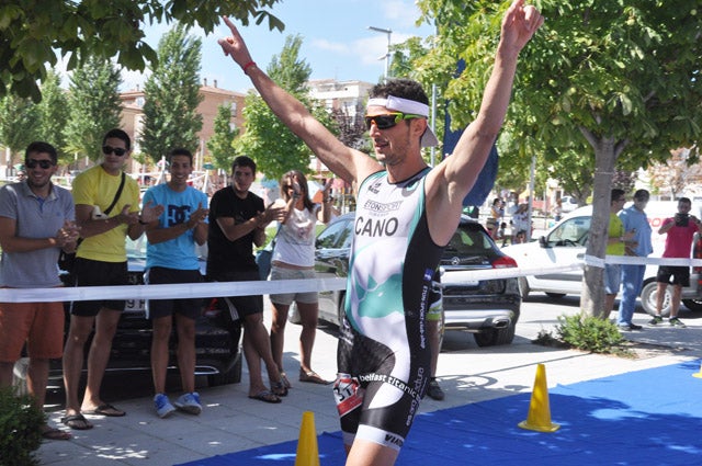 Juan Andres Cano y Sandra De La Torre ganan el I Triatlón Ciudad de Baza
