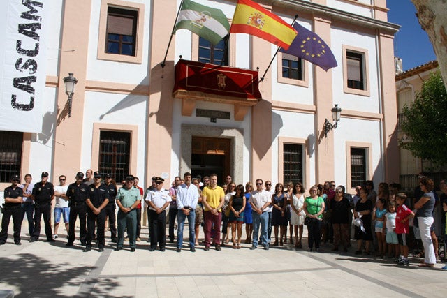 Concentración en Baza por el asesinato de una mujer de 62 años vecina de Cúllar