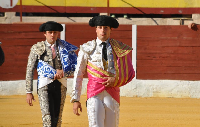 El novillero Aquilino Girón sigue con su racha de triunfos y sale a hombros en Cazorla