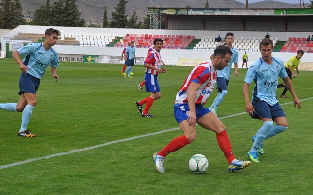 El Baza y el Churriana empatan a casi todo