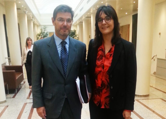 María José Martín mantiene un encuentro con el nuevo Ministro de Justicia, Rafael Catalá