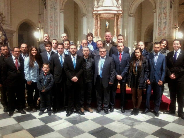 Vicente Muñoz y su Junta de Gobierno de la Hermandad de la Santa Cruz juran sus cargos