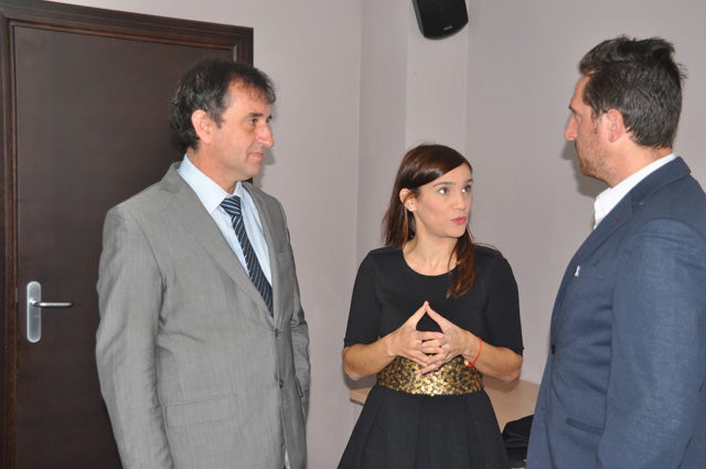 El PSOE presenta un plan para invertir de forma constante en los municipios con viviendas cueva