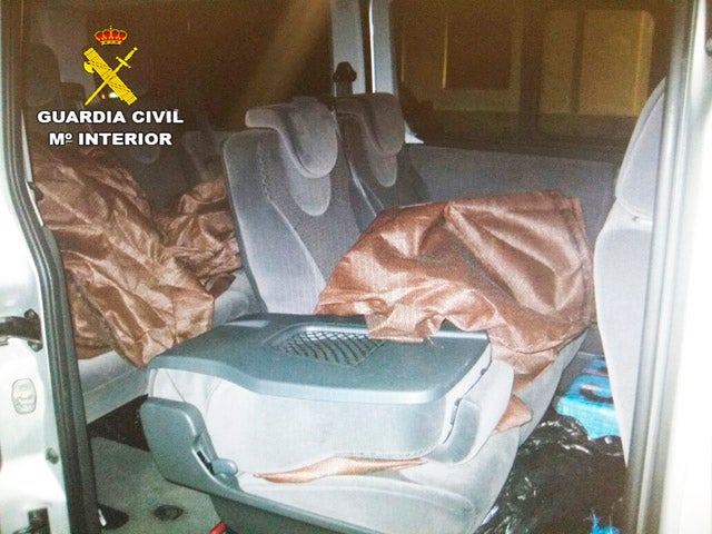 La Guardia Civil de Baza se incauta de noventa y cinco kilos de hachís en la A-92 en Cúllar