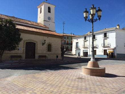 Almaciles estrena plaza nueva con la reforma de la Plaza de la Libertad