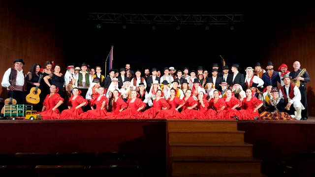 Notable éxito del Grupo Municipal de Coros y Danzas de Baza en Tenerife