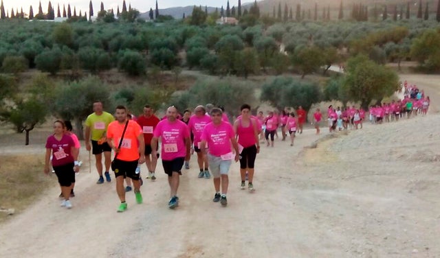 Más de 400 participantes en la III Marcha Solidaria contra el cáncer en Huéscar