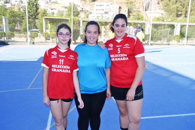 Elena Zuñiga, Marta Tello y Leire Alles convocadas por la selección granadina de balonmano