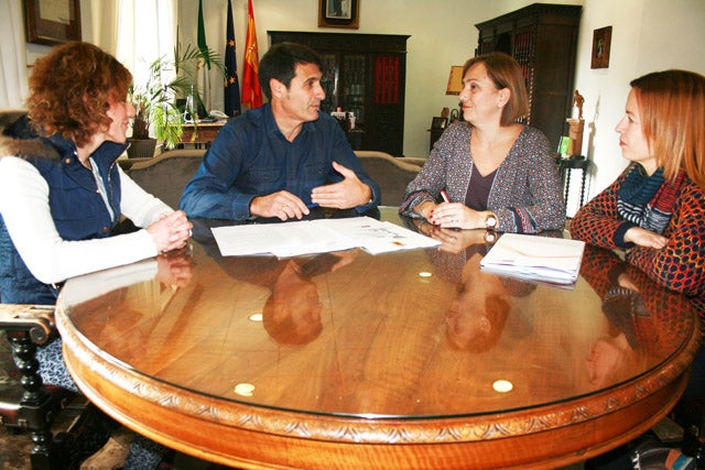El Ayuntamiento de Baza  renueva el contrato de teleasistencia