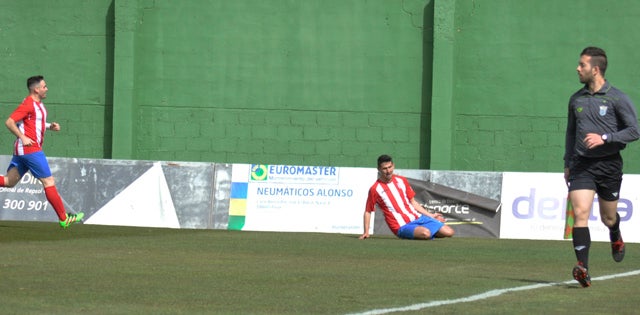 Una gran jugada de Iván da la victoria al Baza ante el Berja