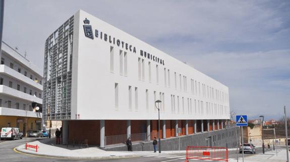 Edificio de la Biblioteca, que tambien albergará la UNED y el CEP.