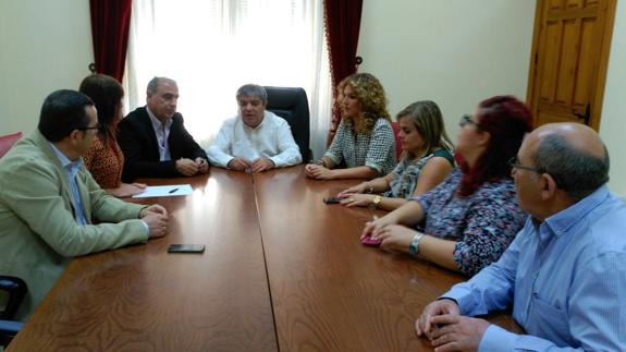 El PSOE traslada su apoyo al sector agroganadero de la comarca de Huéscar