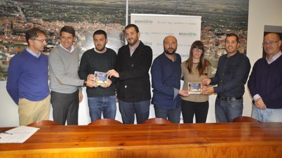 Las casetas más recicladoras de vidrio de la feria de Baza reciben su premio