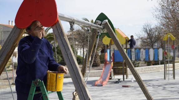 El Ayuntamiento invierte 20.000 euros en la renovación del Parque Los Prados