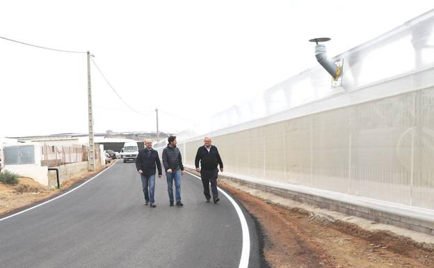 Culminan las obras de asfaltado del camino del Llano al Camping