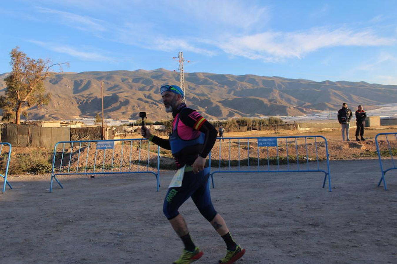 Cerca de 150 deportistas participaron en la jornada de ayer en la primera edición de la Ultra Trail del Mar al Cielo de Poniente, organizada por el Club Deportivo Muebles Mesa, con la colaboración del Instituto Municipal de Deportes (IMD) y la Comunidad Vida Sana. Una aventura y una experiencia única sobre unos paisajes que funden el Mar Mediterráneo y la Sierra de Gádor, donde la originalidad ayudó a que pese a tratarse de una primera edición ya hubiera participantes incluso de fuera de la provincia de Almería.