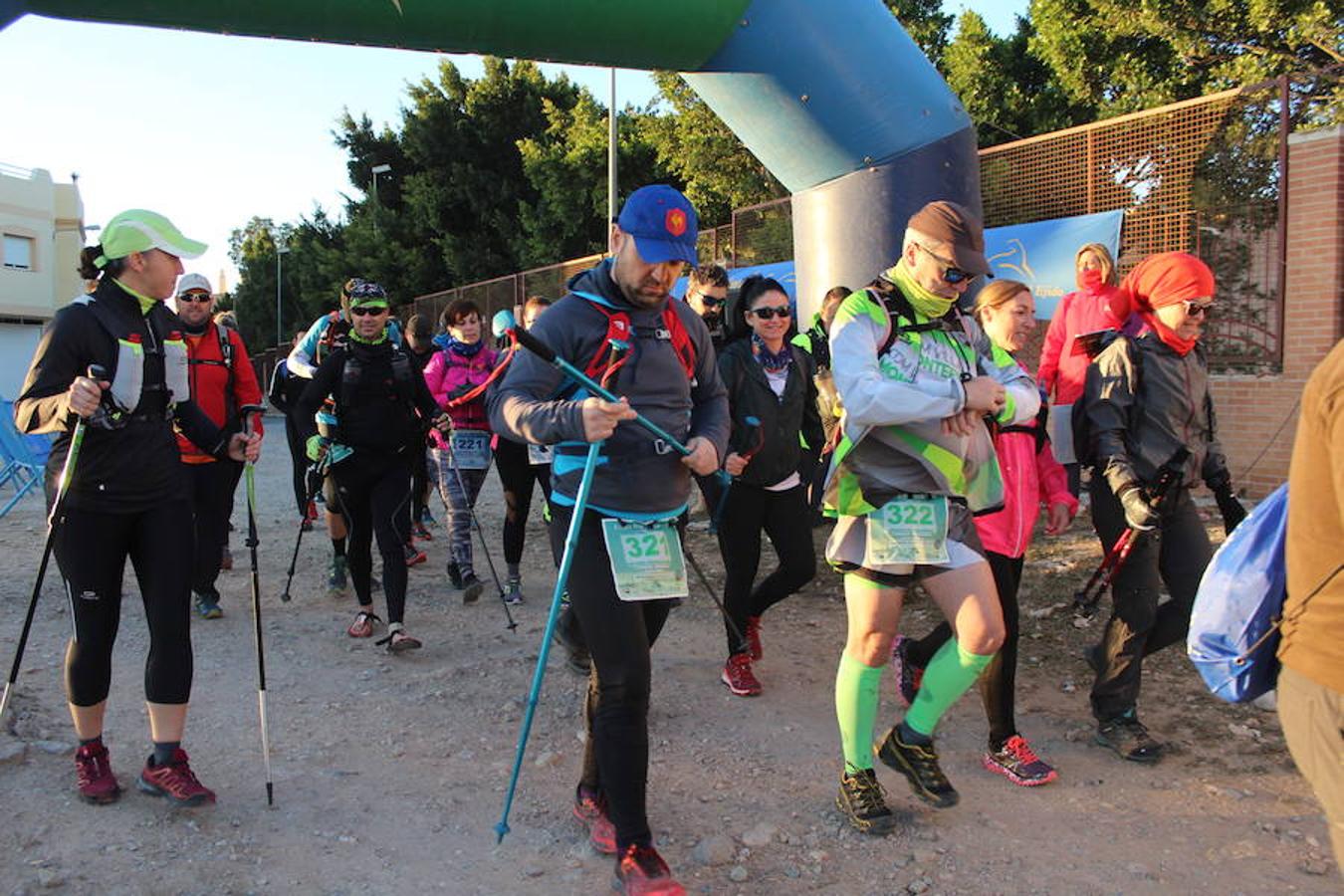 Cerca de 150 deportistas participaron en la jornada de ayer en la primera edición de la Ultra Trail del Mar al Cielo de Poniente, organizada por el Club Deportivo Muebles Mesa, con la colaboración del Instituto Municipal de Deportes (IMD) y la Comunidad Vida Sana. Una aventura y una experiencia única sobre unos paisajes que funden el Mar Mediterráneo y la Sierra de Gádor, donde la originalidad ayudó a que pese a tratarse de una primera edición ya hubiera participantes incluso de fuera de la provincia de Almería.