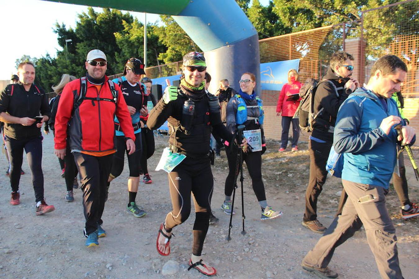 Cerca de 150 deportistas participaron en la jornada de ayer en la primera edición de la Ultra Trail del Mar al Cielo de Poniente, organizada por el Club Deportivo Muebles Mesa, con la colaboración del Instituto Municipal de Deportes (IMD) y la Comunidad Vida Sana. Una aventura y una experiencia única sobre unos paisajes que funden el Mar Mediterráneo y la Sierra de Gádor, donde la originalidad ayudó a que pese a tratarse de una primera edición ya hubiera participantes incluso de fuera de la provincia de Almería.