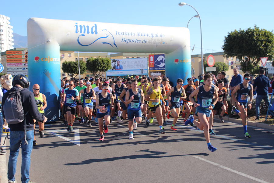 Más de medio millar de runners disfrutaron esta mañana de la XII edición de la Media Maratón de El Ejido Ciudad de las Hortalizas. Una carrera rápida, vistosa y que mantenía el mismo recorrido de ediciones anteriores, con varias subidas que obligaron a los corredores a tener que dosificar y en la que se mejoraron los tiempos de la pasada edición.