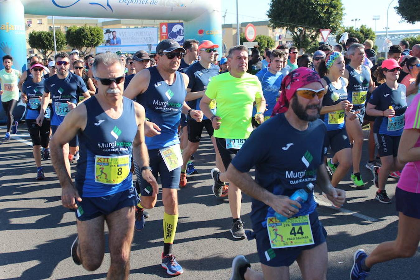 Más de medio millar de runners disfrutaron esta mañana de la XII edición de la Media Maratón de El Ejido Ciudad de las Hortalizas. Una carrera rápida, vistosa y que mantenía el mismo recorrido de ediciones anteriores, con varias subidas que obligaron a los corredores a tener que dosificar y en la que se mejoraron los tiempos de la pasada edición.