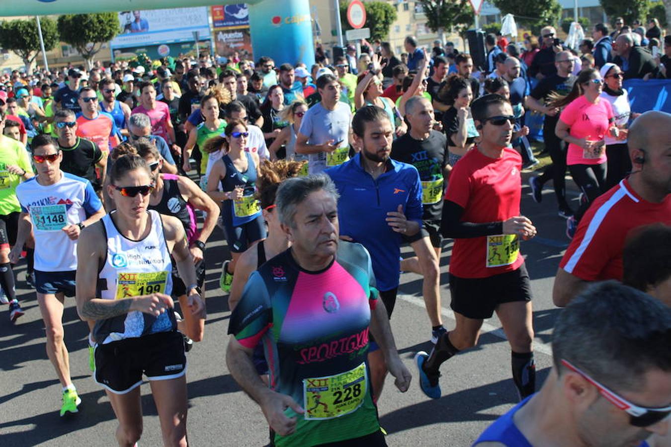 Más de medio millar de runners disfrutaron esta mañana de la XII edición de la Media Maratón de El Ejido Ciudad de las Hortalizas. Una carrera rápida, vistosa y que mantenía el mismo recorrido de ediciones anteriores, con varias subidas que obligaron a los corredores a tener que dosificar y en la que se mejoraron los tiempos de la pasada edición.