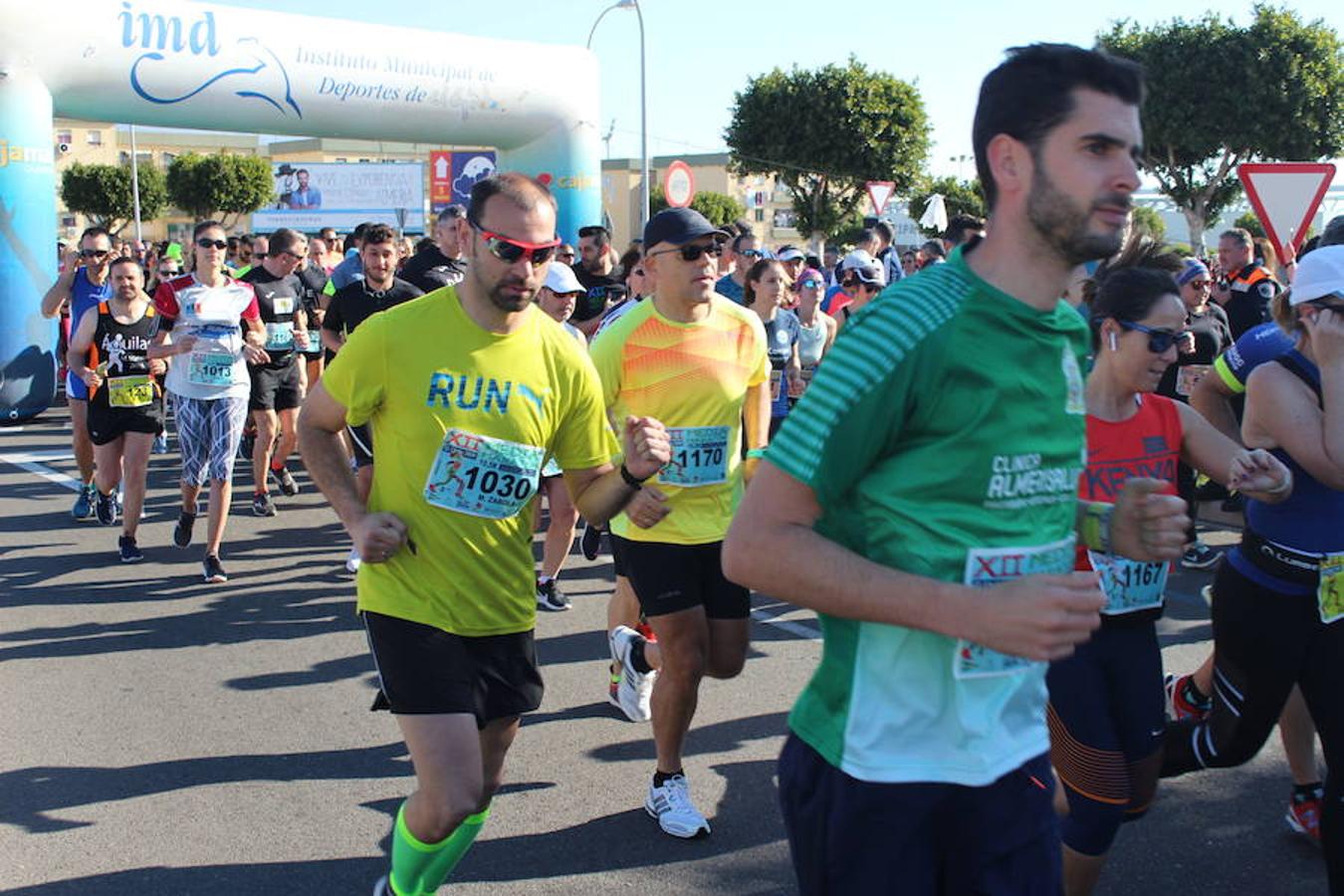 Más de medio millar de runners disfrutaron esta mañana de la XII edición de la Media Maratón de El Ejido Ciudad de las Hortalizas. Una carrera rápida, vistosa y que mantenía el mismo recorrido de ediciones anteriores, con varias subidas que obligaron a los corredores a tener que dosificar y en la que se mejoraron los tiempos de la pasada edición.